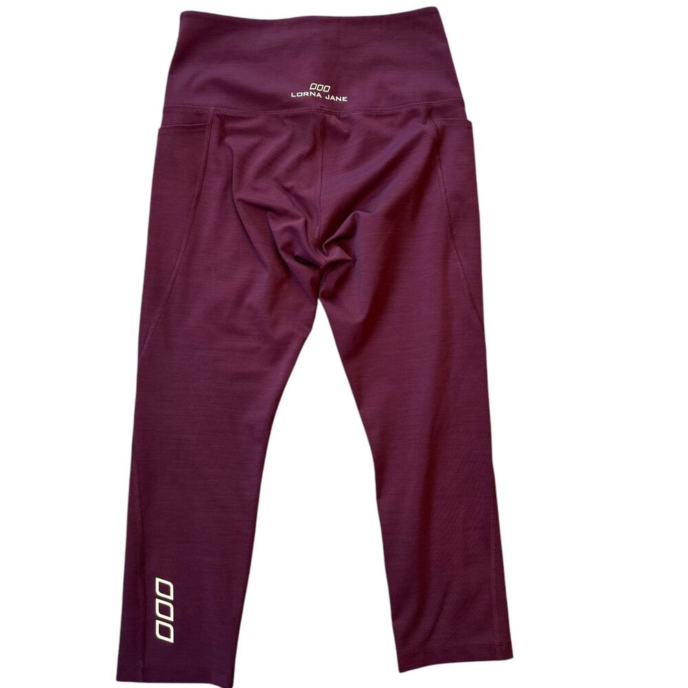 EUC Lorna Jane Wine Cropped Capri Athletic Leggings Size Small